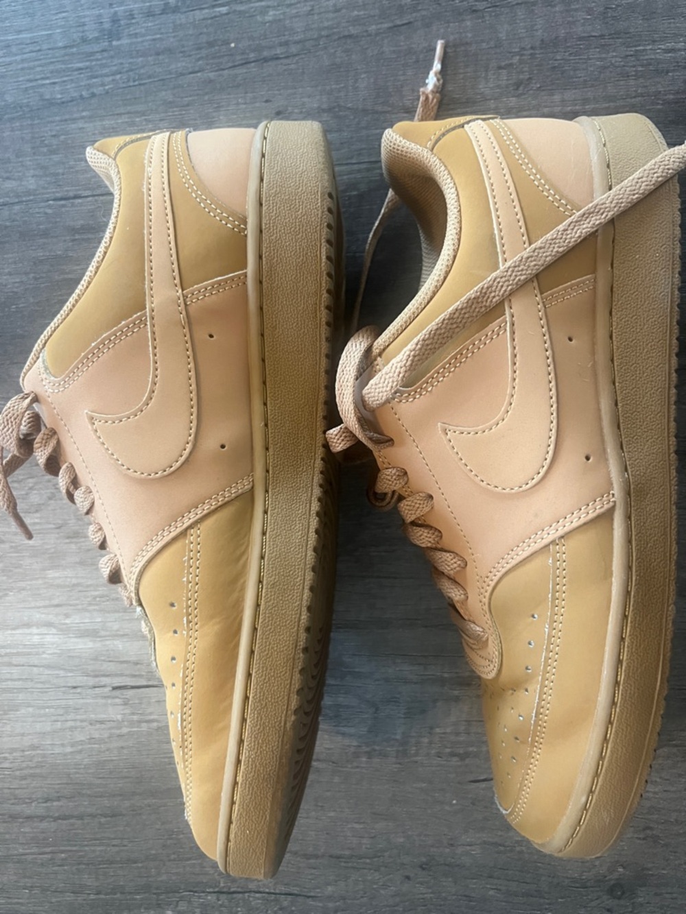 Nike Men's Low-Top Sneakers in Tan and Beige